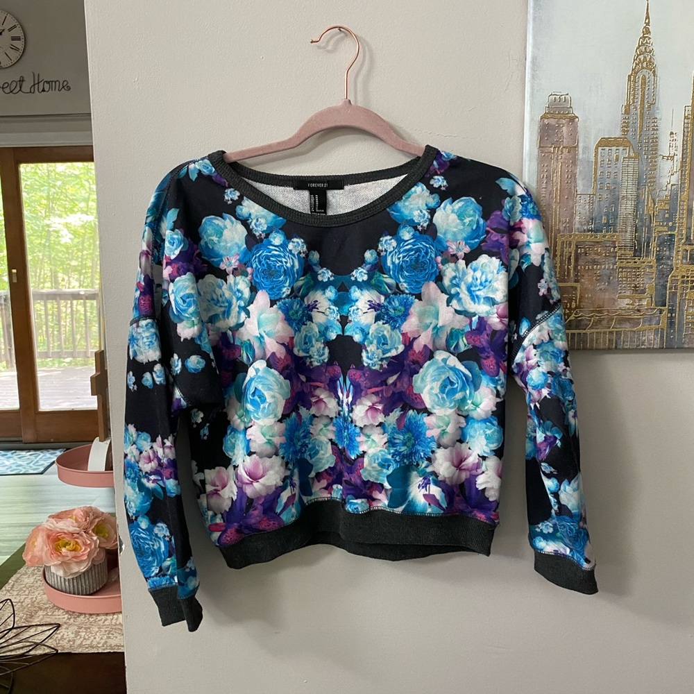 Forever 21 cropped floral sweater